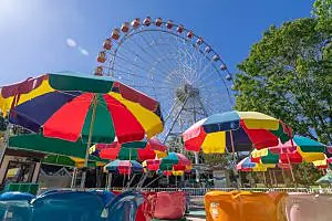 遊園地ゾーンの観覧車