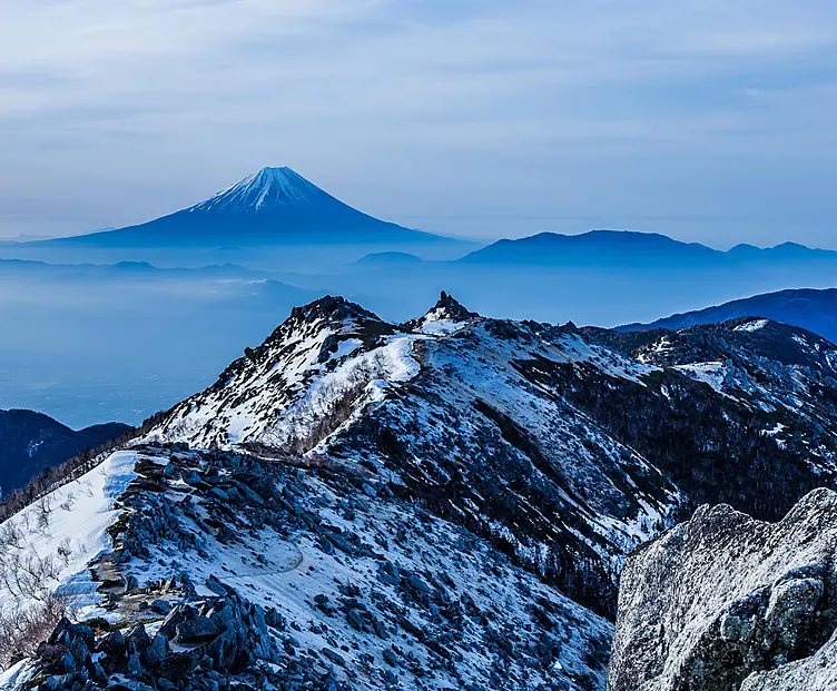 高山の冬山