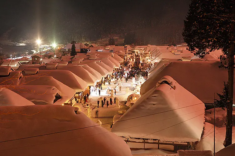 雪の被った昔の雰囲気を残す宿場町