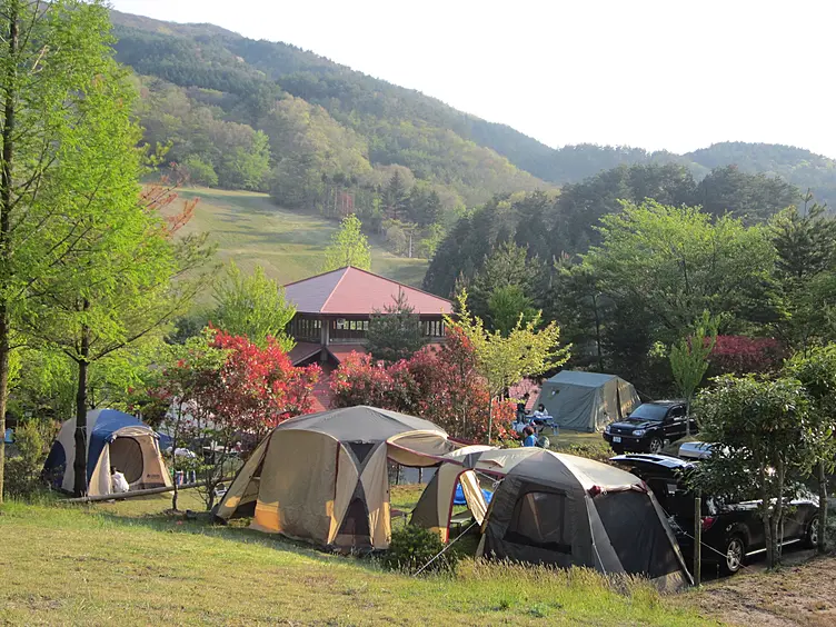 十種ヶ峰のふもとに広がる十種ヶ峰ウッドパークキャンプ場
