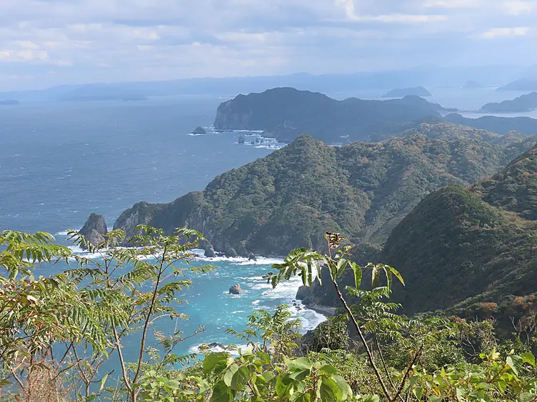 山頂からは海上アルプスの絶景が一望できます