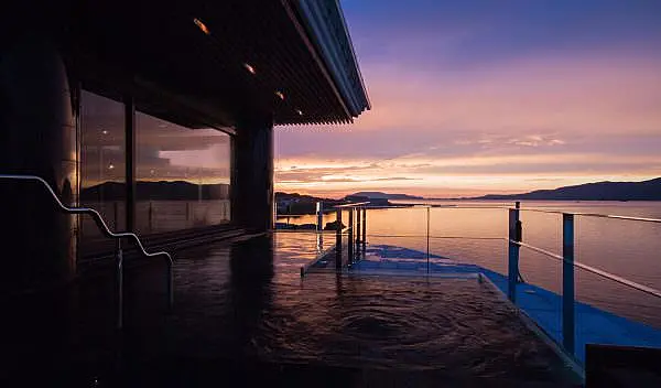 展望浴場が人気のお宿 油谷湾温泉ホテル楊貴館