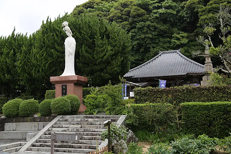 楊貴妃伝説が伝わる二尊院