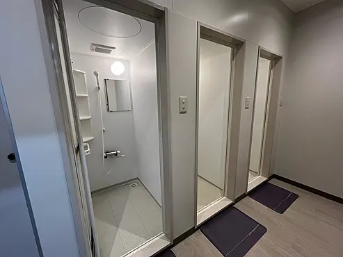 シャワー室