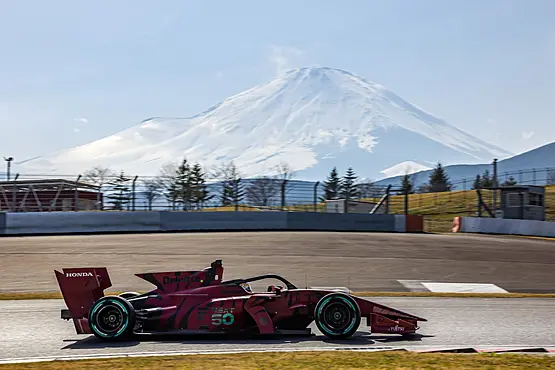 富士山とスピードウェイ