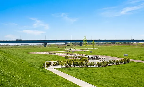 夏の公園風景
