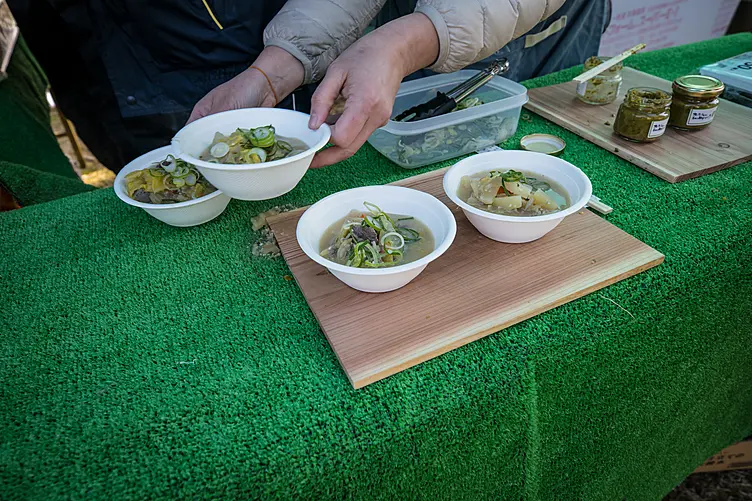 ふるまいのしし汁